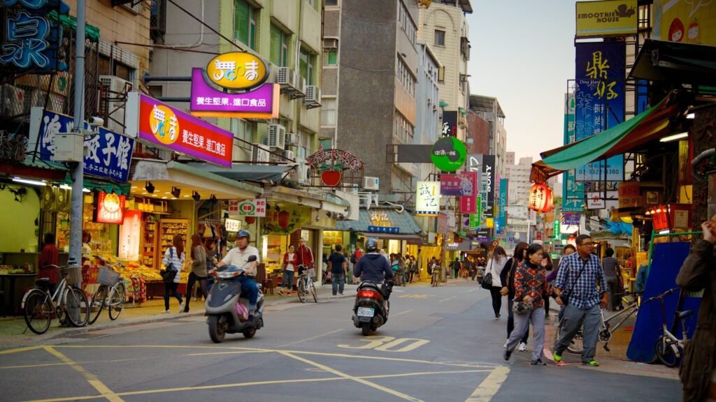 Yongkang Street in Da’an, Taipei, with cafés, restaurants, and shops