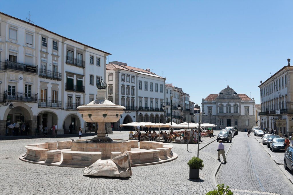 Praça do Giraldo square in Évora, Portugal