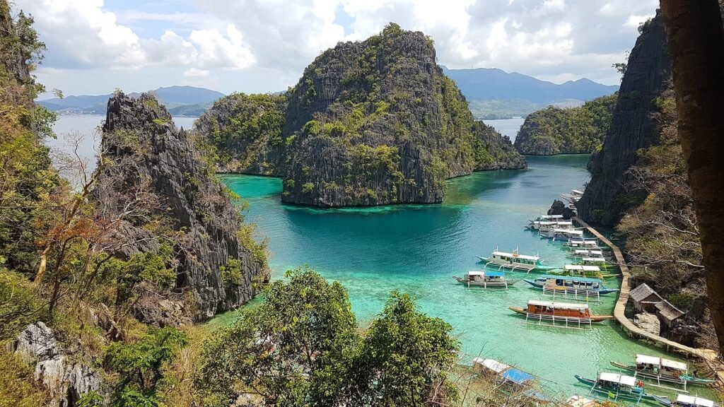 Coron Palawan Philippines - best islands Southeast Asia travel with limestone cliffs and crystal clear waters