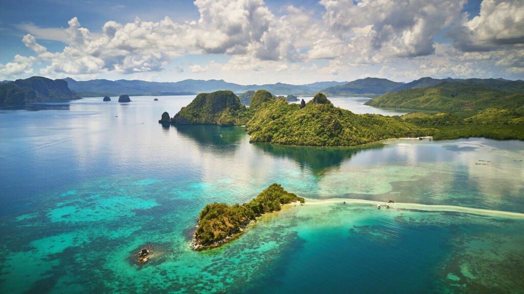 El Nido Palawan Philippines - best islands Southeast Asia travel with turquoise lagoons and limestone karsts