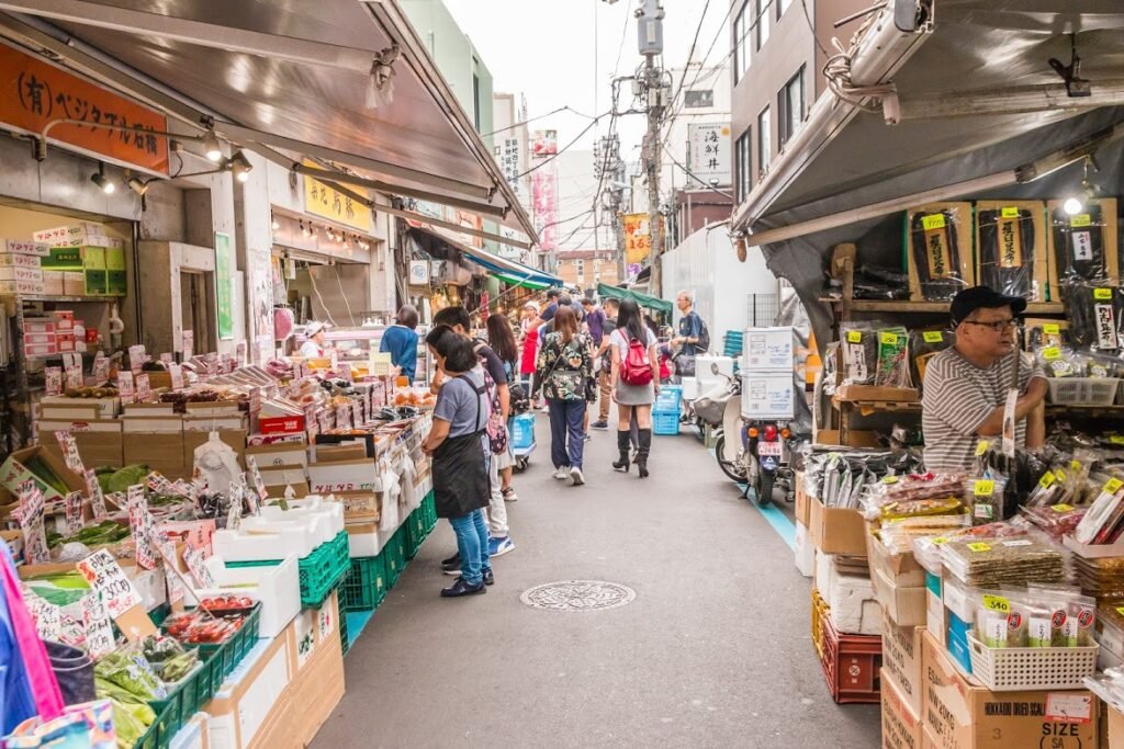 Fresh seafood stalls and vendors at Tsukiji outer market in Tokyo - Japan travel guide
