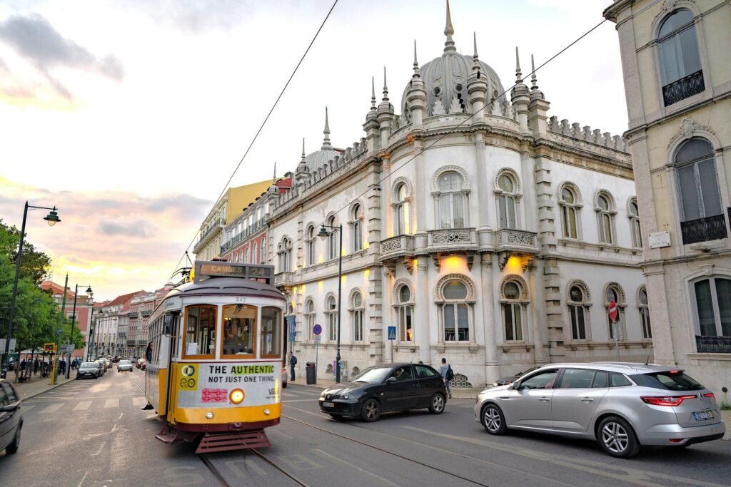 Príncipe Real neighborhood tram - Lisbon travel guide